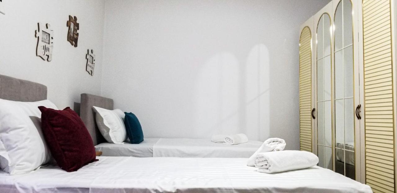Spacious And Cozy - Ajia Apartman