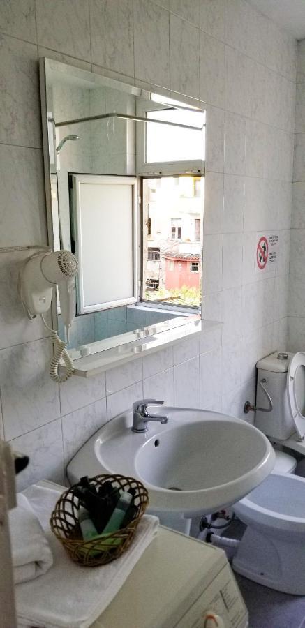 Spacious And Cozy - Ajia Apartman