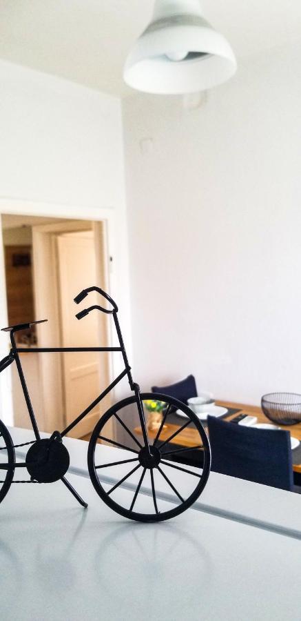 Apartment Spacious And Cozy - Ajia Tirana